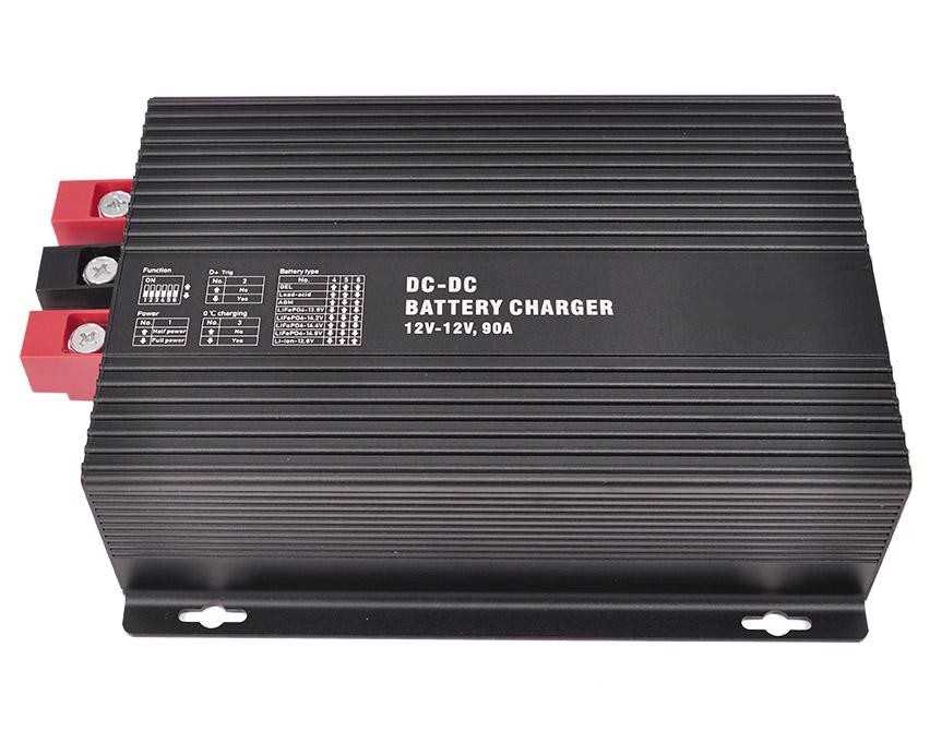 Зарядка постоянного тока зарядное устройство 30A Bluetooth 390W Pvmax для основных батарей 12V
